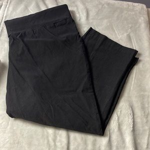 Maurice’s size 2 black stretchy capri